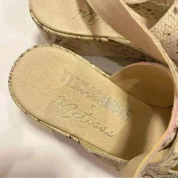 Amuse Society x Matisse runaway platform - Picture 6 of 9